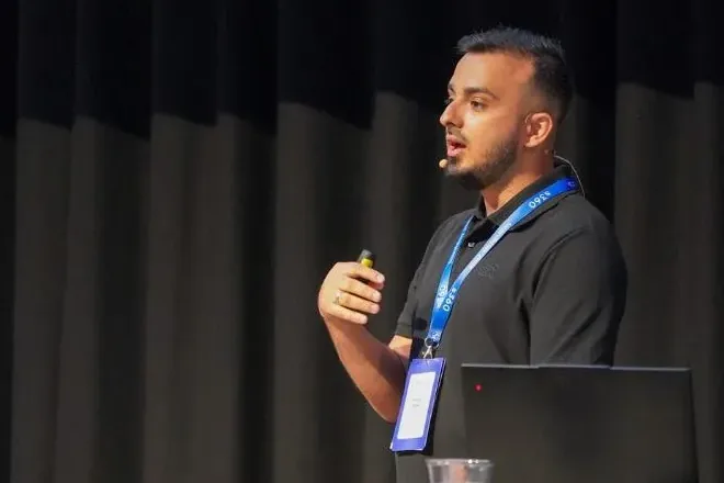 Ramial Aqeel speaking on stage at s360 in Aarhus